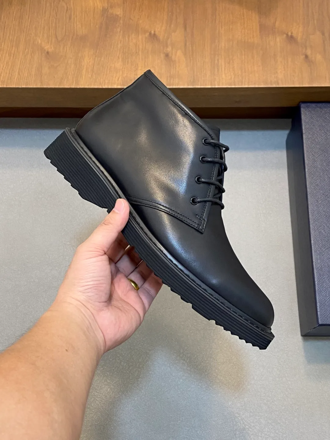 Men's shoes 💰840 Prada/Prada lace-up high-top wool sneakers, top-notch goods, show version, leading counter trial style, Nappa cowhide material, light and breathable, soft and comfortable, unique sports style, genuine leather tongue, full of brand style, lightweight embossed rubber sole, light and about 4CM higher, genuine leather feet, full wool on the inside, great foot feel, with original packaging Size: 39-40-41-42-43-44 (38, 45, 46 customized) leather shoe size